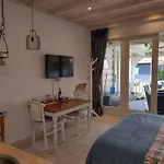 De Tuinkamer Bed By The Sea