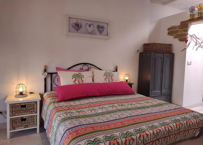De Tuinkamer Bed By The Sea